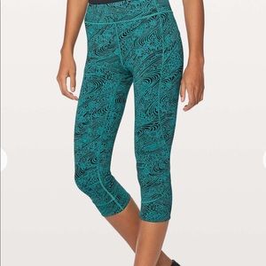 Lululemon In movement crop - size 2